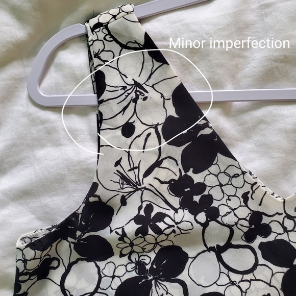 Ann Taylor Factory White Floral Tank, V-neck Petite SP - Picture 6 of 6